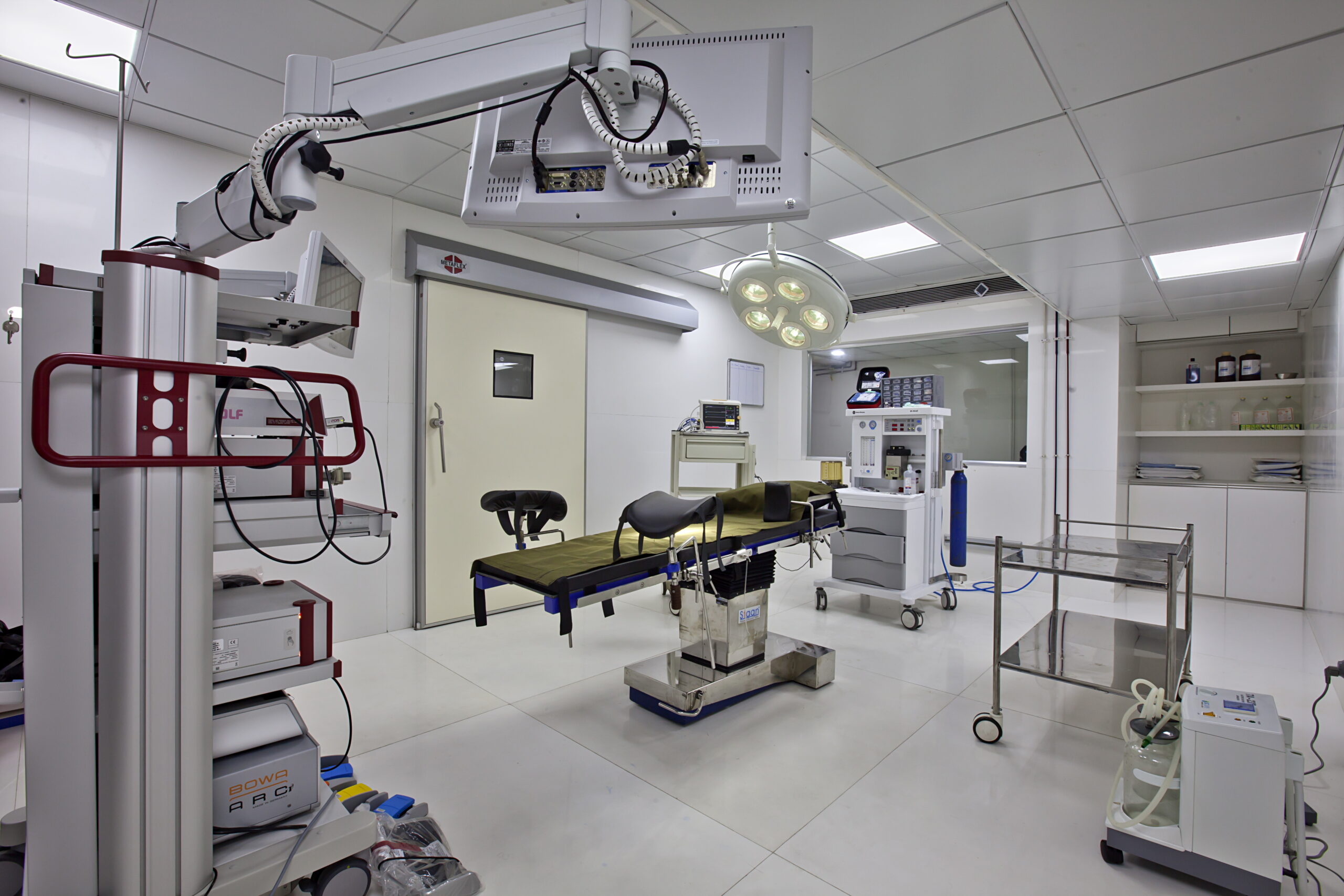 An operating theatre equipped for laparoscopic surgery.