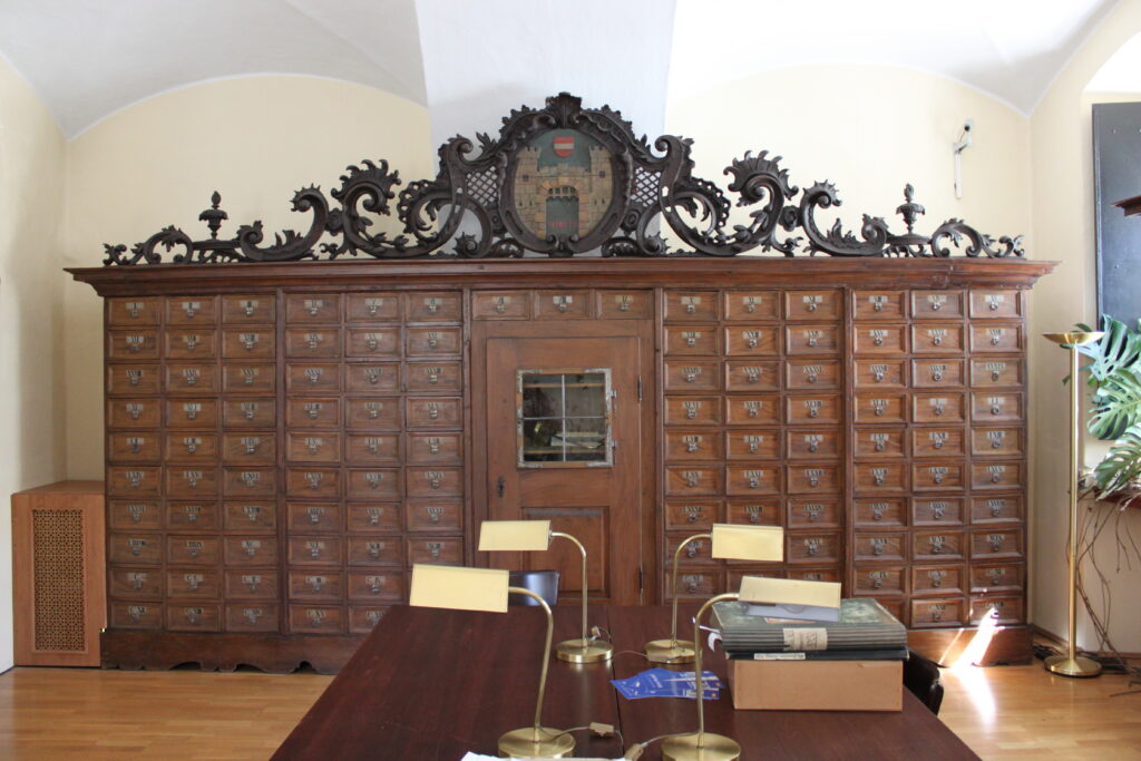 An archive cabinet in the reading room of a municipal archive